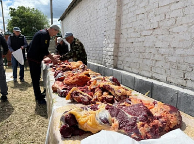 Саратовские мусульмане раздали людям мясо 26 коров и тысячи овец